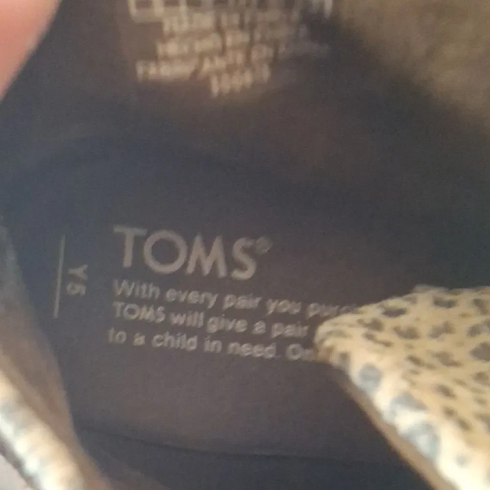 Toms stylish leopard